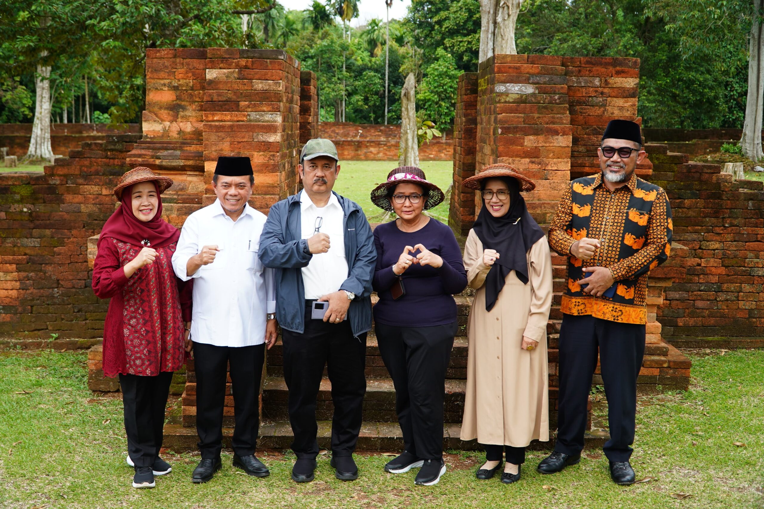 Gubernur Al Haris Dampingi Menteri Bappenas Tinjau Pembangunan Proyek Museum KBCN di Candi Muaro Jambi