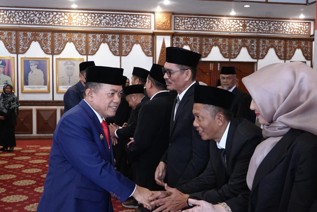 Lantik Kepala Sekolah dan Pejabat Fungsional, Gubernur Al Haris Dorong Maksimalkan Program Pengembangan SDM
