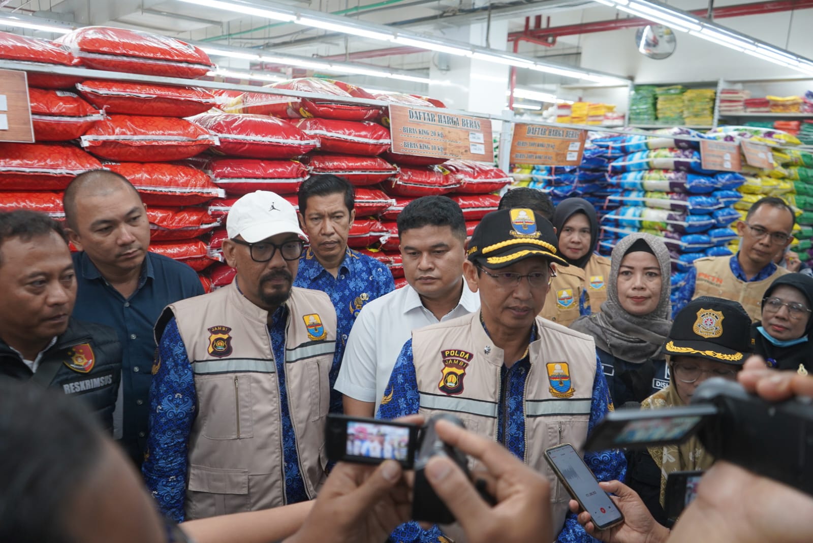 Pemprov Jambi Periksa Beras Diduga Oplosan di Berbagai Supermarket dan Pasar Tradisional