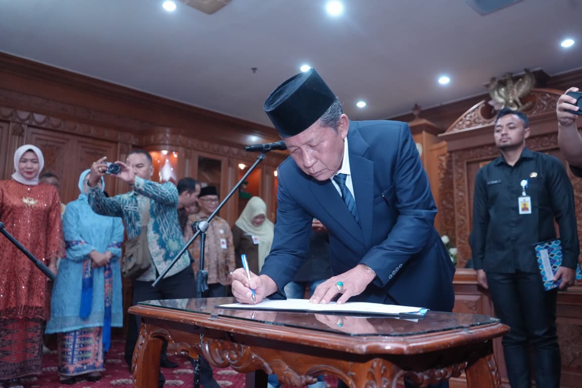 Wagub Sani Lantik Empat Pejabat Eselon II